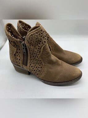 Circle G leather laser cut out ankle boot sz 9.5